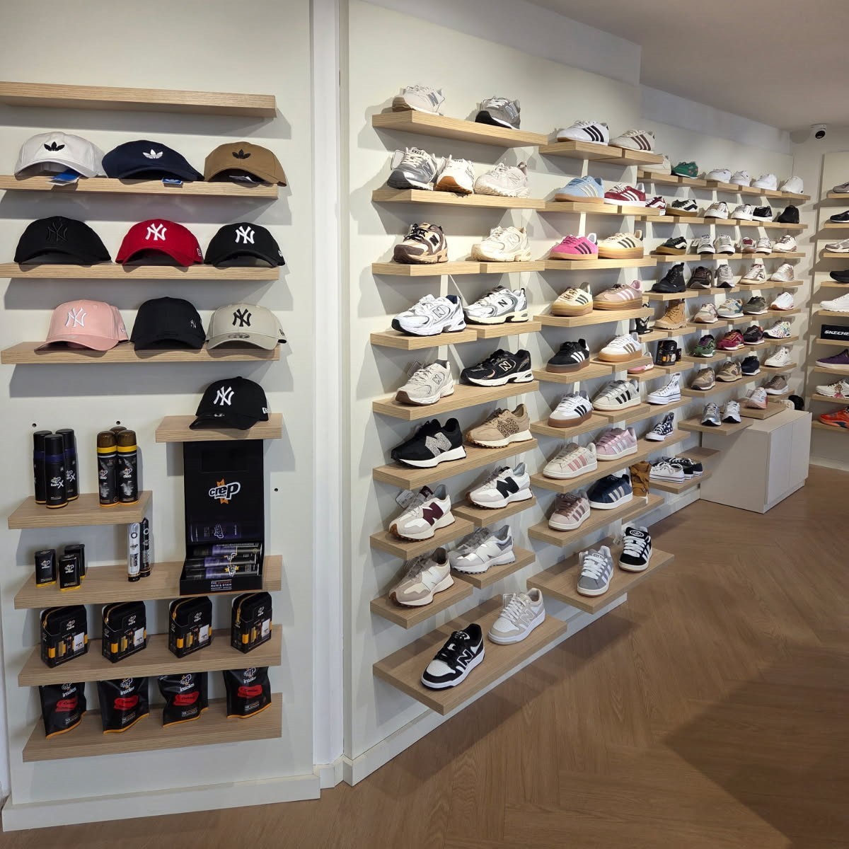SNEAKERS